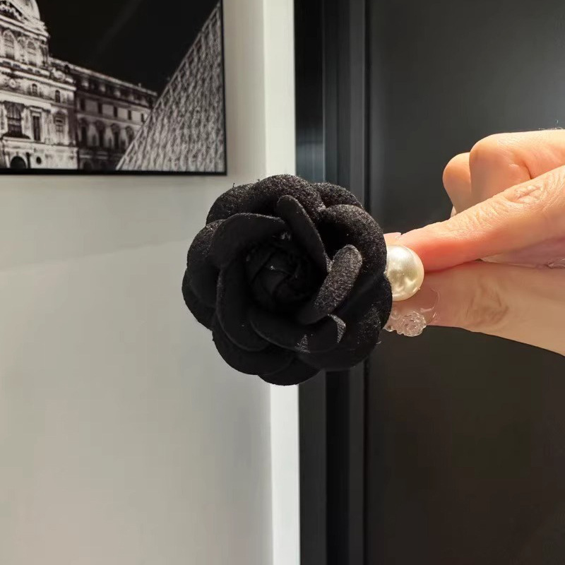 乾燥したバラはフランスの花を挟んで髪を挟みます。|undefined