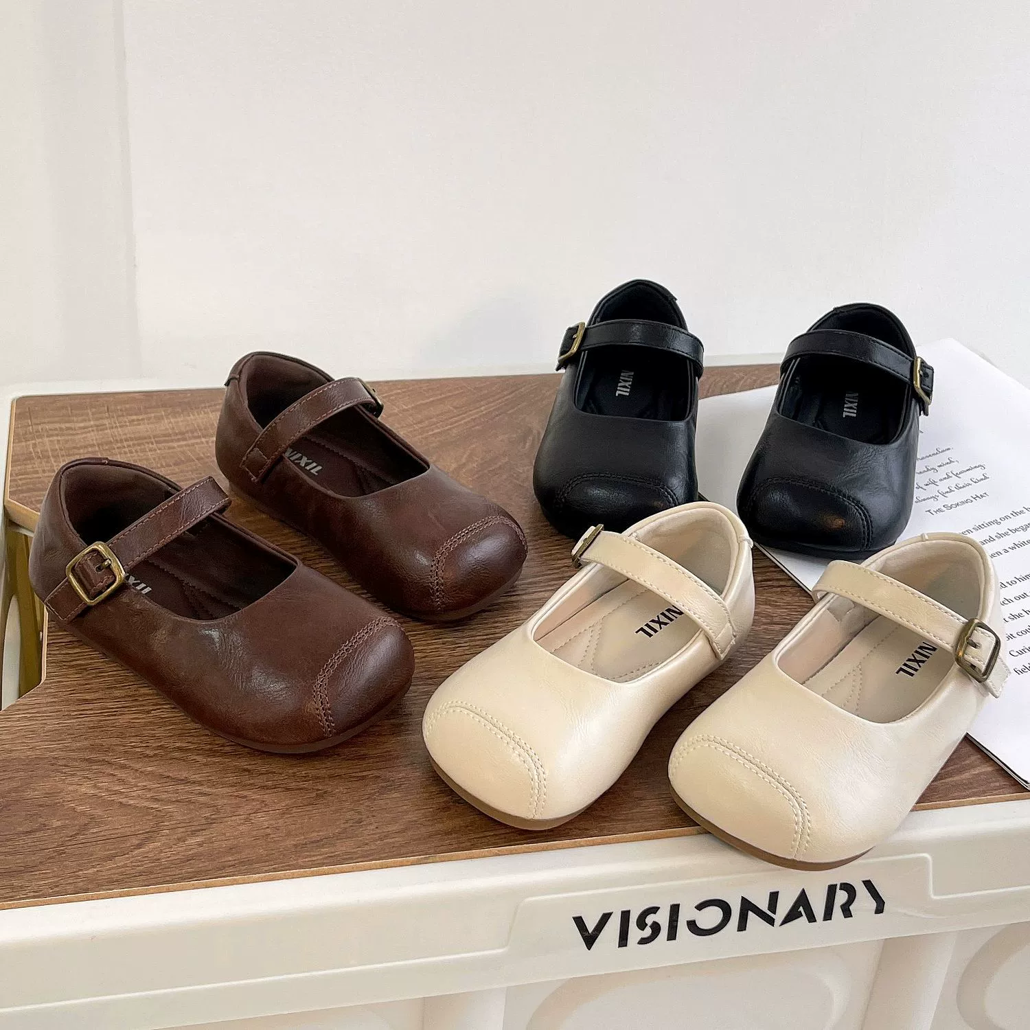 Маленькие кожаные туфли для девочек 2025 новые весенние детские кроссовки принцессы