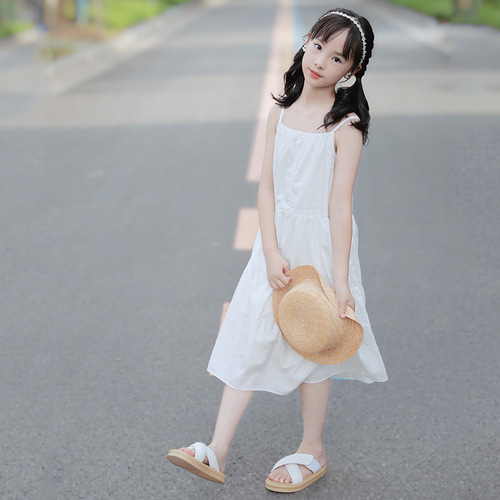 2024 new summer big children's dress Korean style small fresh suspender travel vacation seaside long skirt