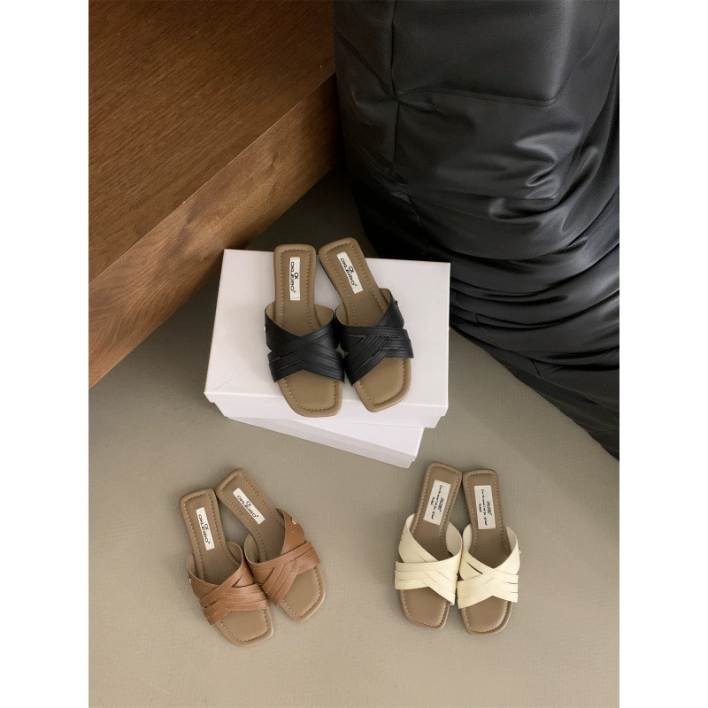 Летняя 2024 новая плоская обувь INS Римская женская мода корейская версия интернет-красный повседневная пляжная обувь сандалия