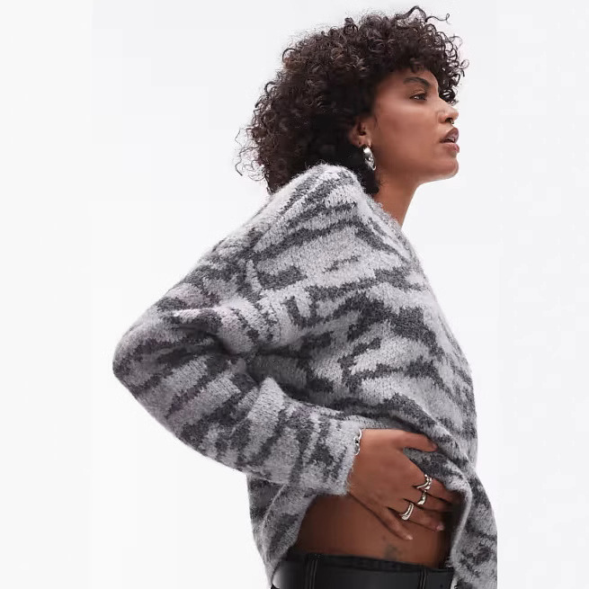 Herrenbekleidung Herbst neuer Jacquard-Kontrastfarbstrickpullover mit lockerem Rundhalsausschnitt und langen Ärmeln_voghion.com