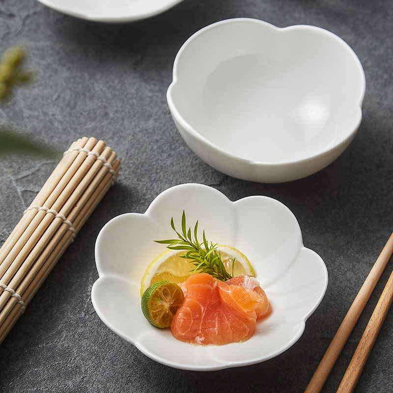 Creative Flower-Shaped Ceramic Small Bowls for Eating, Exquisite High-End Fruit Bowls, Salad Bowls, Special-Shaped Soup Bowls, Household Tableware Wholesale