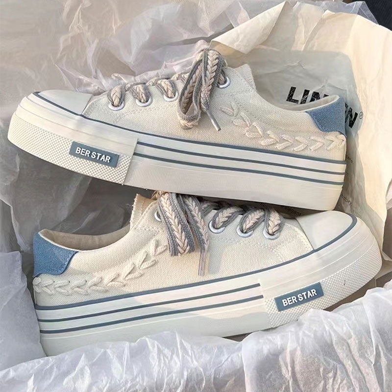 帆布鞋女款2025年新款百搭厚底小白鞋学生小众透气运动休闲板鞋子