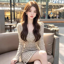 TZ6292法式小香风格纹V领连衣裙女富家千金高级感收腰显瘦包臀裙