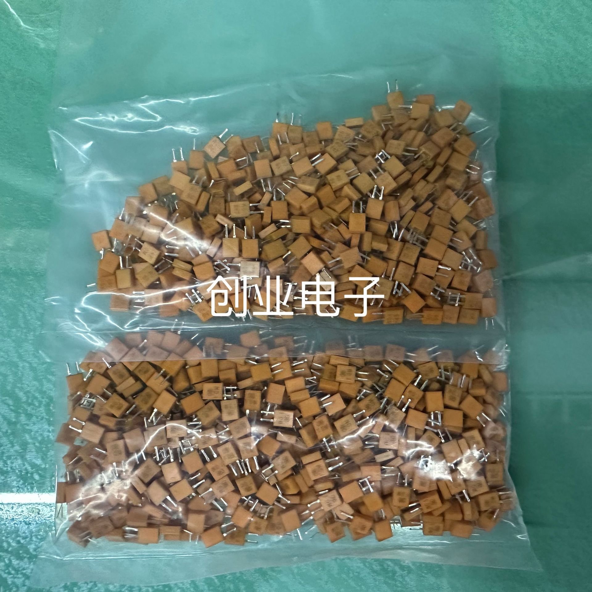 陶瓷晶振 CRB1.0M 1.000MHZ 1MHZ 1M CRB1000J 1000KHZ 100PF DIP