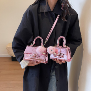 This year's popular popular bag ladies 2023 new high-end sense niche silver commuter hand chain messenger bag