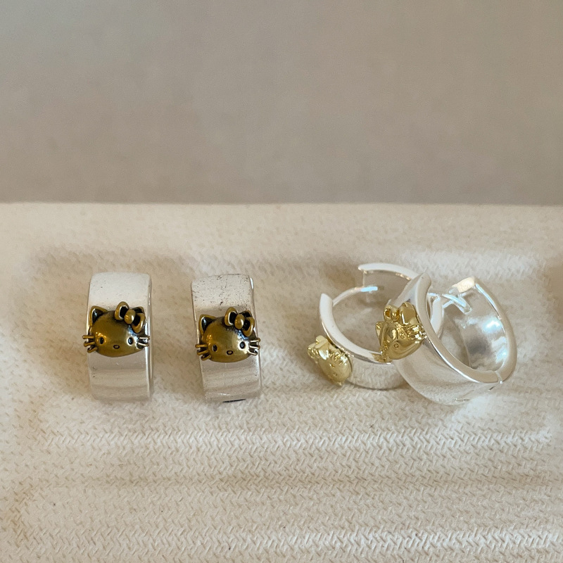 Cute sophisticated fashionable trend earrings