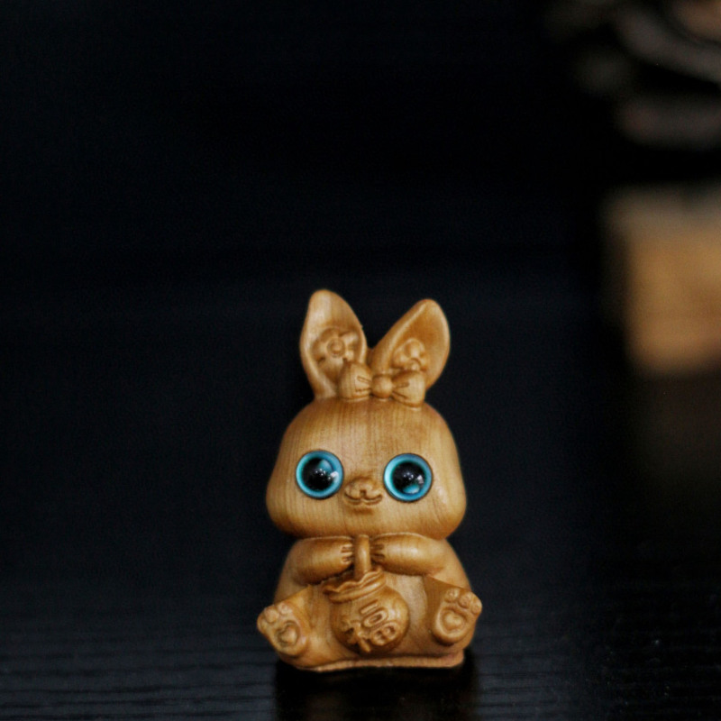 崖柏の木彫りは工芸品を飾っています。|undefined