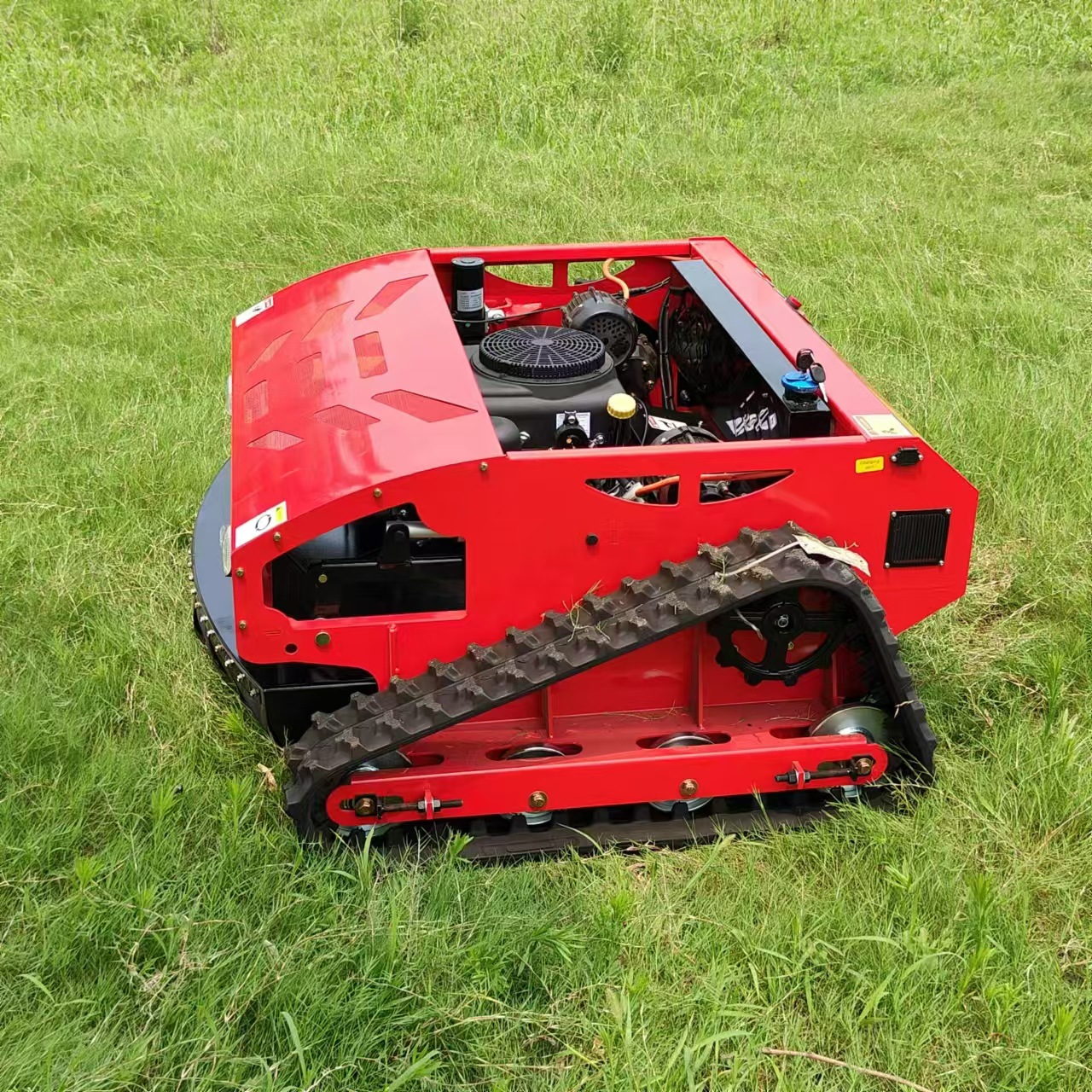 遥控小型履带割草机 果园割草除草爬坡剪草机 无人遥控除草机