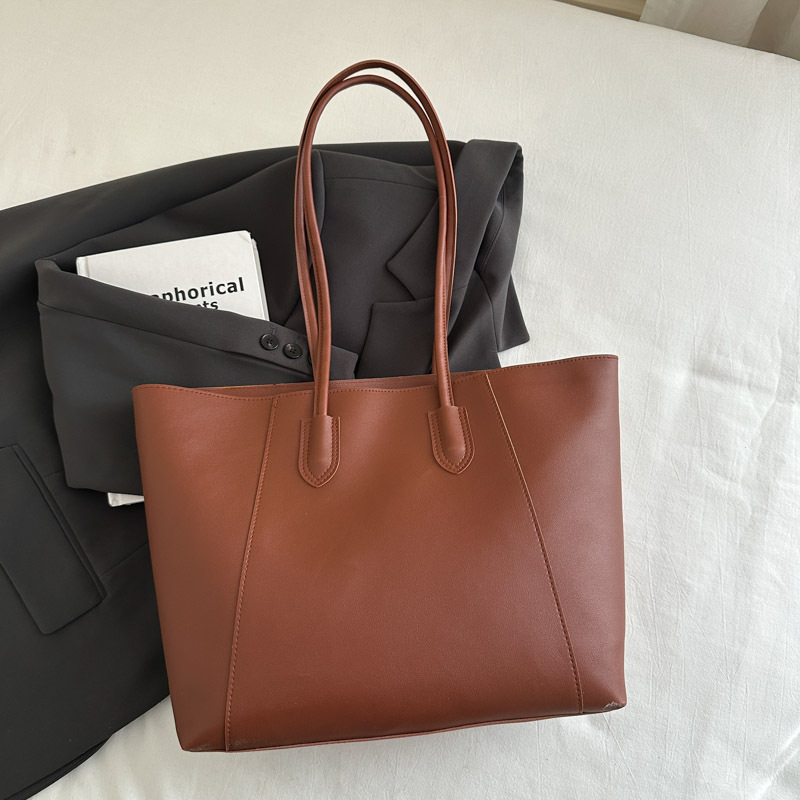 Bolsa de mano de textura de viaje casual otoño / invierno 2024 nuevo estilo coreano simple bolso de hombro axilar temperamento bolso especial