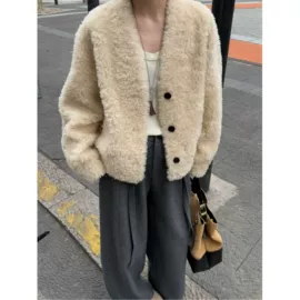 女式衬衫;女式针织衫;半身裙