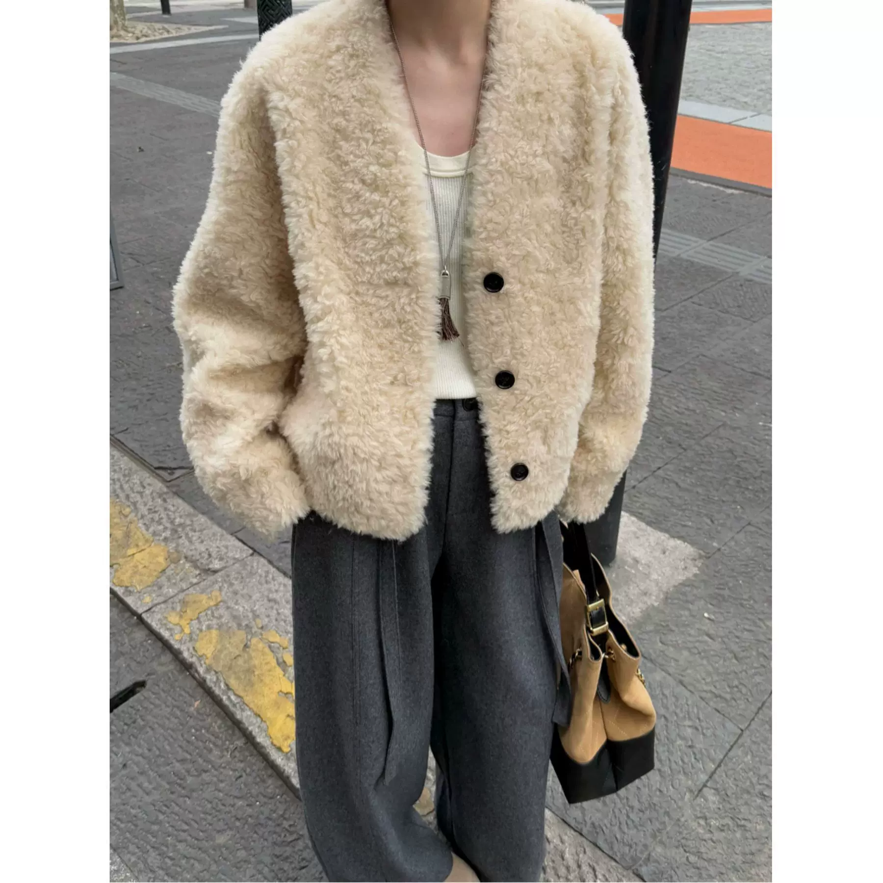 四媛 V领全羊毛短款羊羔毛外套女25冬季新品宽松保暖毛绒上衣9436