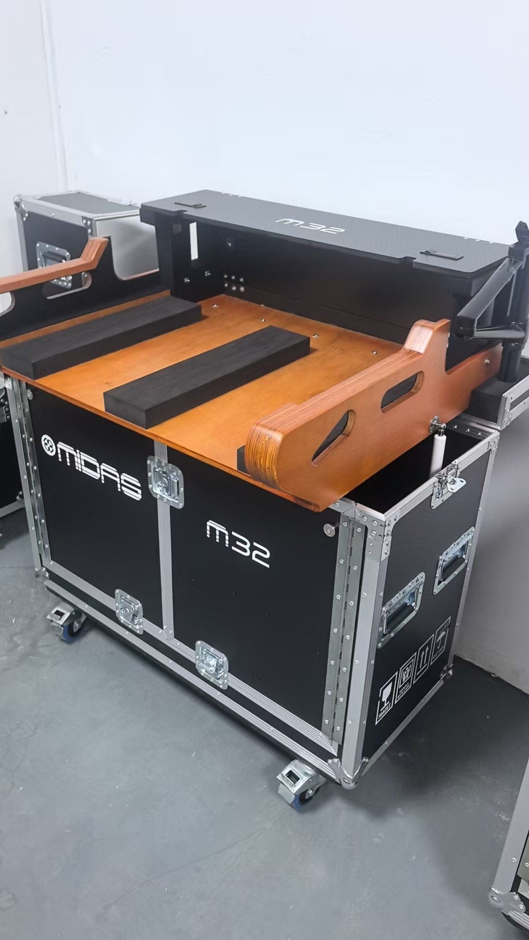 Midas M32 mezclador transfronterizo Bailingda gabinete Allen alambre de caja refuerzo caja aérea a prueba de choques