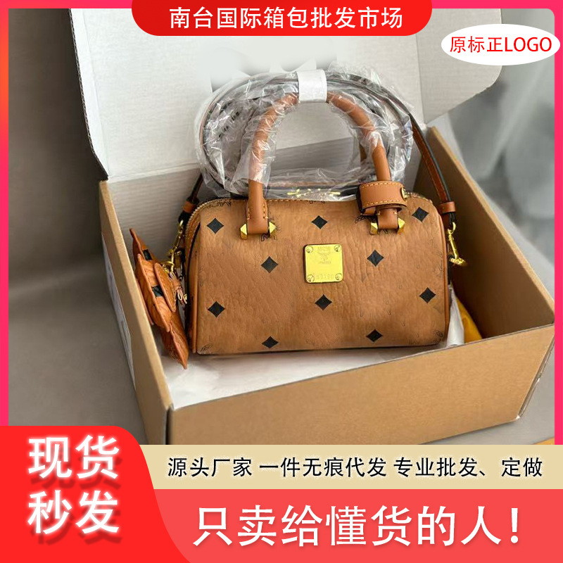 M家枕头包韩版印花字母波士顿女士手提包斜挎包大容量锁头圆筒包|undefined