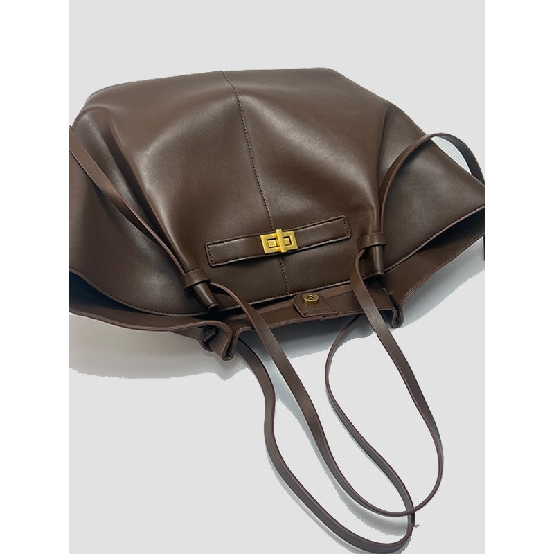 Lightweight Large Capacity Bat Shaped Shoulder Bag For Women_voghion.com