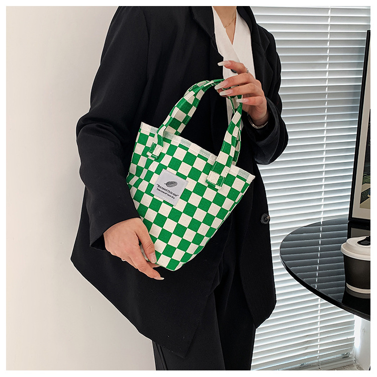 A fashionable new Japanese and Korean chic black and white checkered canvas bag, a large-capacity single-shoulder bag for women, and a simple student handbag undefined