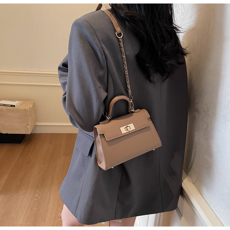 Bolso de mujer 2026, nuevo modelo transfronterizo, bolso de mano de textura de alta calidad, bolso cuadrado pequeño Kelly, bolso de hombro cruzado de moda francesa.