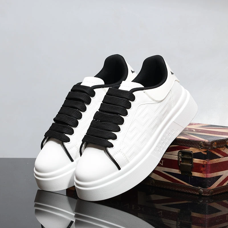 Мужская обувь европейского вокзала осень новая кожаная доска обувь толстая подошва увеличена, а пара Маккуин маленькая белая обувь женщина 509-2