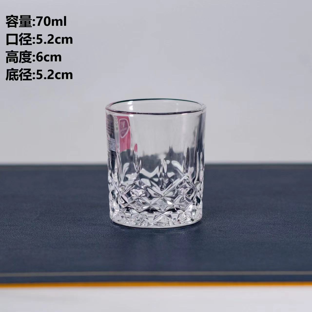 Vaso de vino grabado con patrón de diamante Vaso de vidrio Vaso de vino Vaso de sake Vaso de vino blanco Vaso de un bocado Vaso de vino pequeño 70ml al por mayor