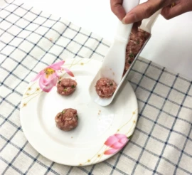 刨子、削皮器;厨房小工具;刀片