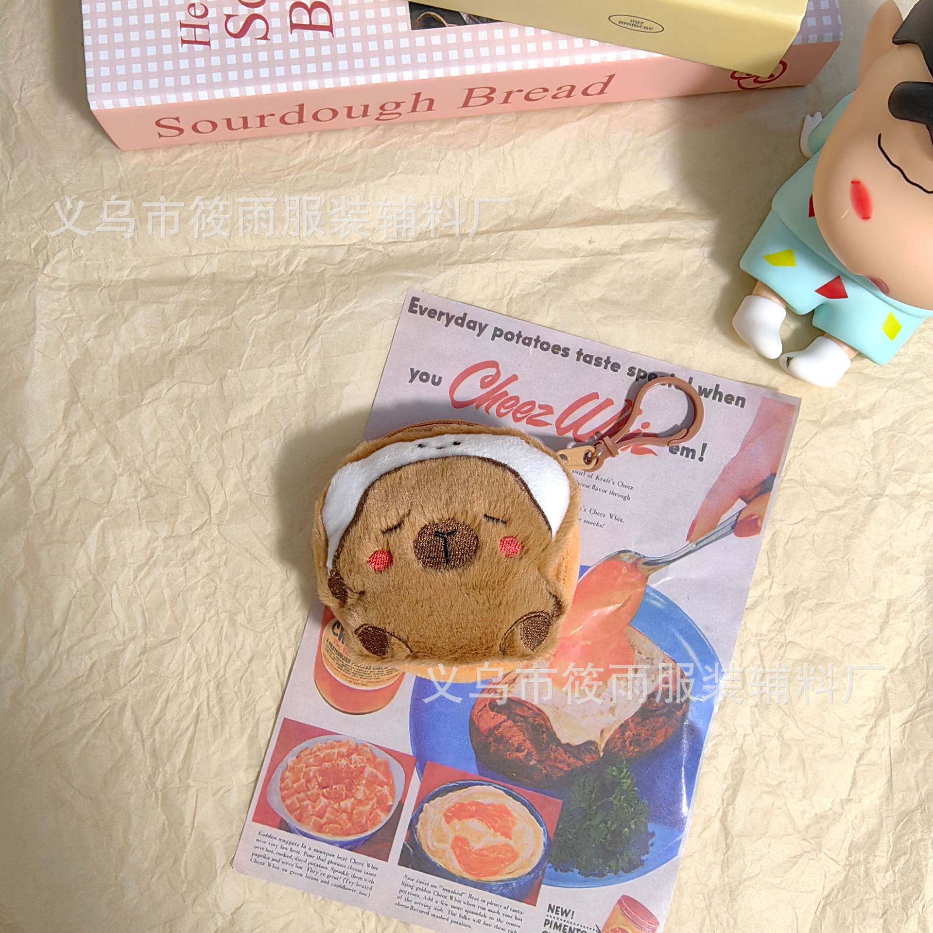 Traje de vestir Sanrio Kapibala Carpinno Monedero de felpa Accesorios Mochila escolar Llavero Colgante Auriculares Bolsa de almacenamiento