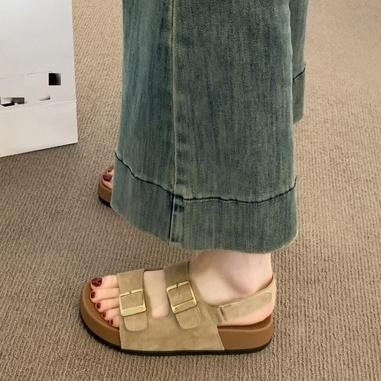 Sandallas de sol grueso para mujeres 2026 nuevo estilo de verano super caliente versátil no cansado pies de playa zapatos romanos de mujer