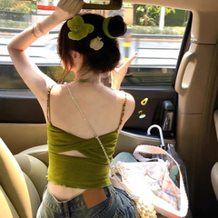 絶美ドーパミン泰式の小さいストラップの美背ベストの女性の夏の外は胸のパッドの袖なしの短いタイプの甘辛い小さい上着を着ます。