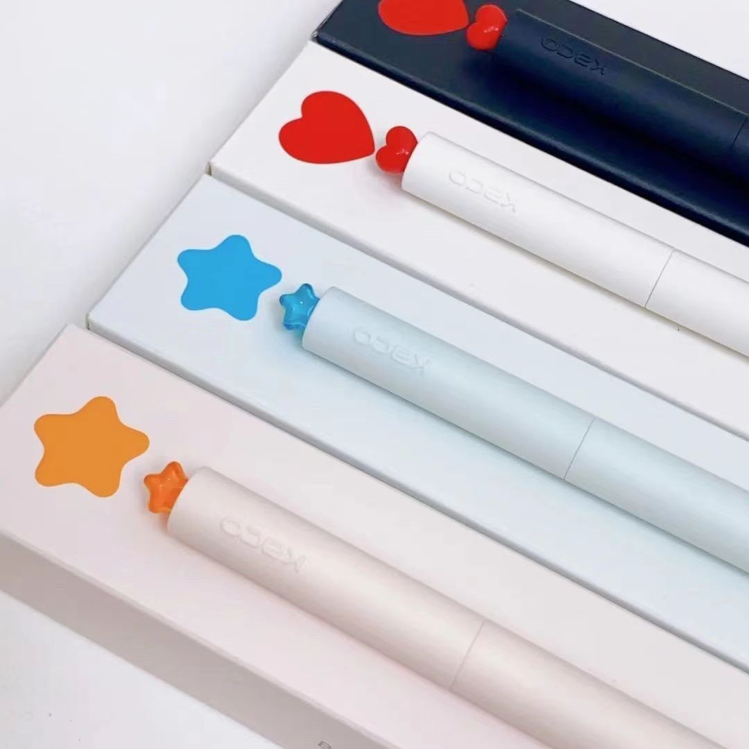 Kaco inicial corazón gel pluma giratoria núcleo creativo firma pluma amor regalo caja examen cepillo agua pluma 0,5