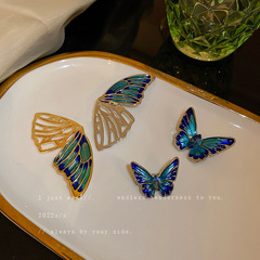 Butterfly brooch with diamond embellishment, Dongdaemun-inspired design, creative and personalized fashion accessory for women, niche trend, Instagram-style earrings