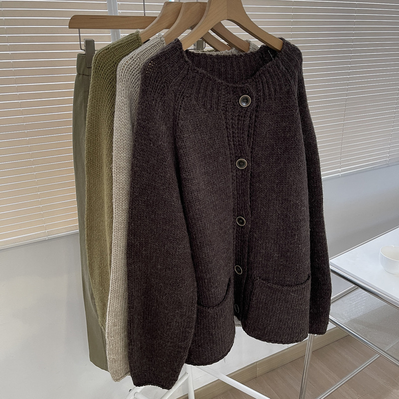Close your eyes and feel the cozy vibe with this wool knitted cardigan for women, loose-fitting, autumn and winter Korean style, oversized, soft and cozy sweater coat Close your eyes and feel the cozy vibe with this wool knitted cardigan for women, loose-fitting, autumn and winter Korean style, oversized, soft and cozy sweater coat