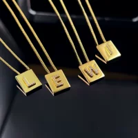 Новое инкрустированное бриллиантами высококачественное квадратное ожерелье Arc de Triomphe с 26 буквами, женская фамилия, английская квадратная подвеска, цепочка на ключицу
