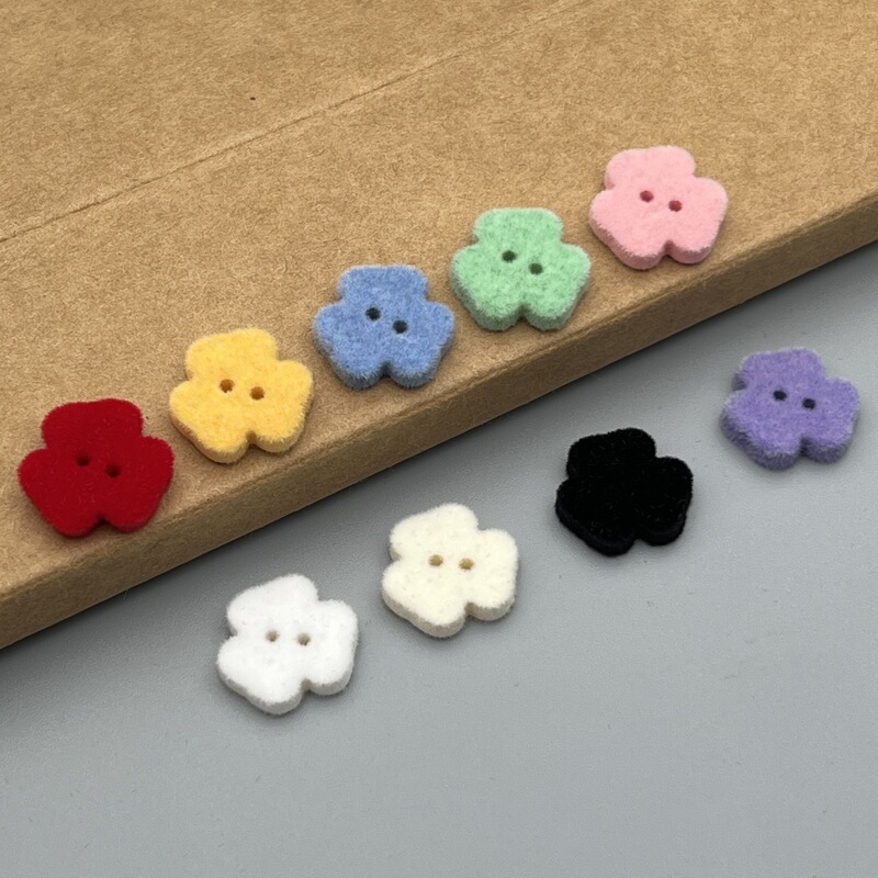 Colorful Plastic Flower-Shaped Two-Hole Velvet Buttons, Clover-Shaped Shirt Sweater Hair Accessories DIY Wholesale Cartoon Decorative Buttons Colorful Plastic Flower-Shaped Two-Hole Velvet Buttons, Clover-Shaped Shirt Sweater Hair Accessories DIY Wholesale Cartoon Decorative Buttons