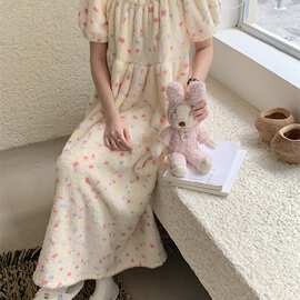 米白底粉色小碎花方领泡泡袖长款睡裙女秋冬甜美风家居服批发