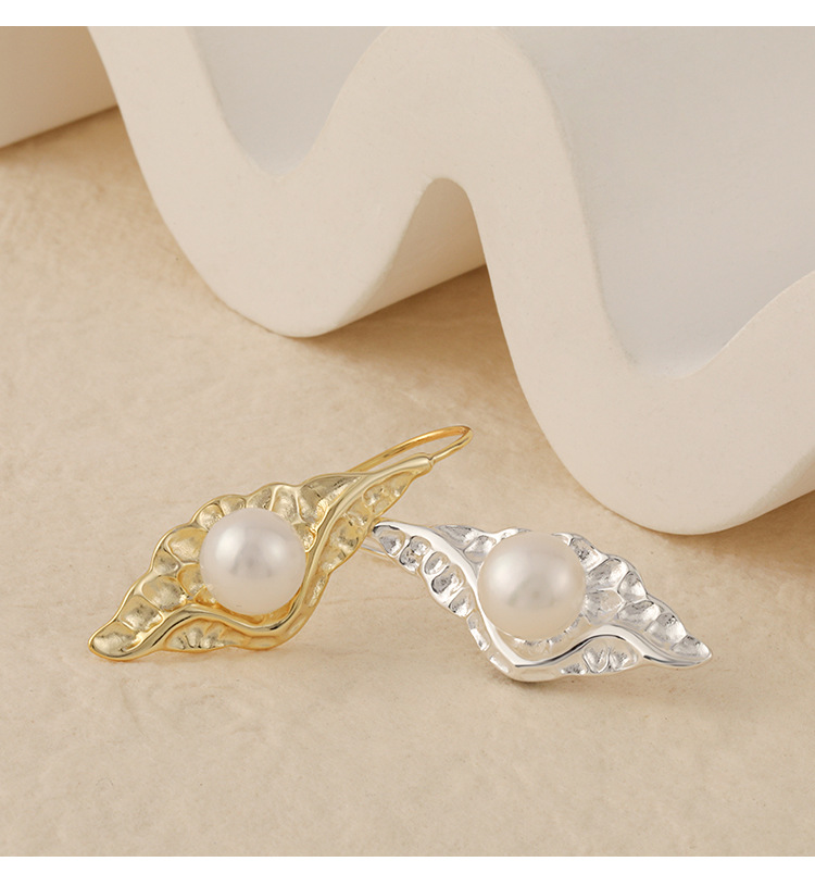 E572 Korean Style S925 Silver Pearl Earrings Women's Irregular Concave And Convex Pleated Leaf-shaped Earring Fashionable Earrings display picture 3