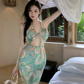 西双版纳旅游设计感纯欲性感气质印花吊带连衣裙海边度假沙滩长裙