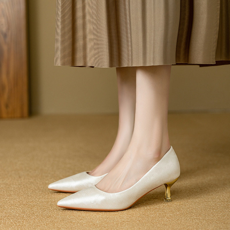 Fuxing Girl 2025 Spring and Autumn New Goddess Style Design Temperament Niche French Outerwear Pointed Toe High Heels 1088