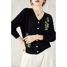 2024年秋冬新款V领针织开衫长袖绣花宽松百搭拼色上衣外套女