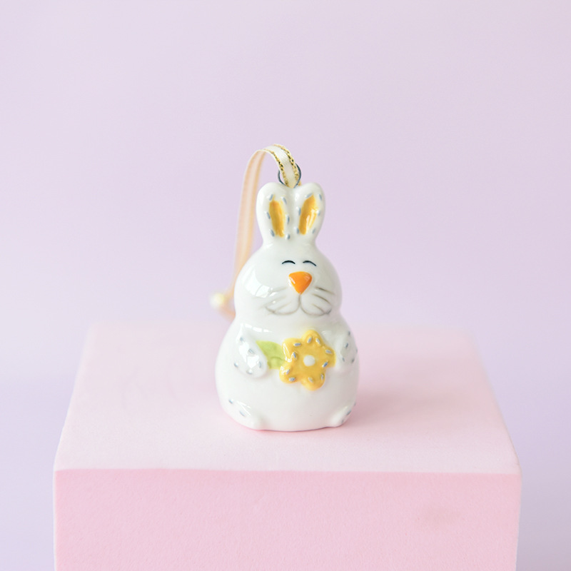 Conejo creativo Flor de zanahoria pequeña pieza colgante de cerámica alivio tridimensional colgante decoración del hogar lindo regalo de cumpleaños