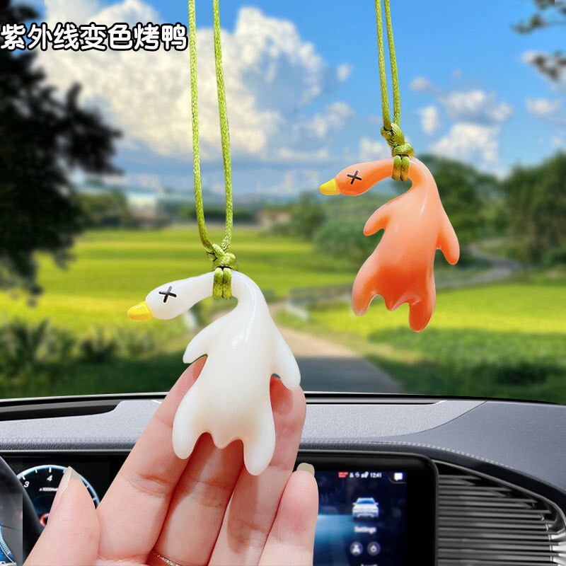 Shake Tone Explosive Car Color-changing Roast Duck Pendant Ultraviolet Temperature-sensitive Color-changing Swing Duck Keychain Car Decoration
