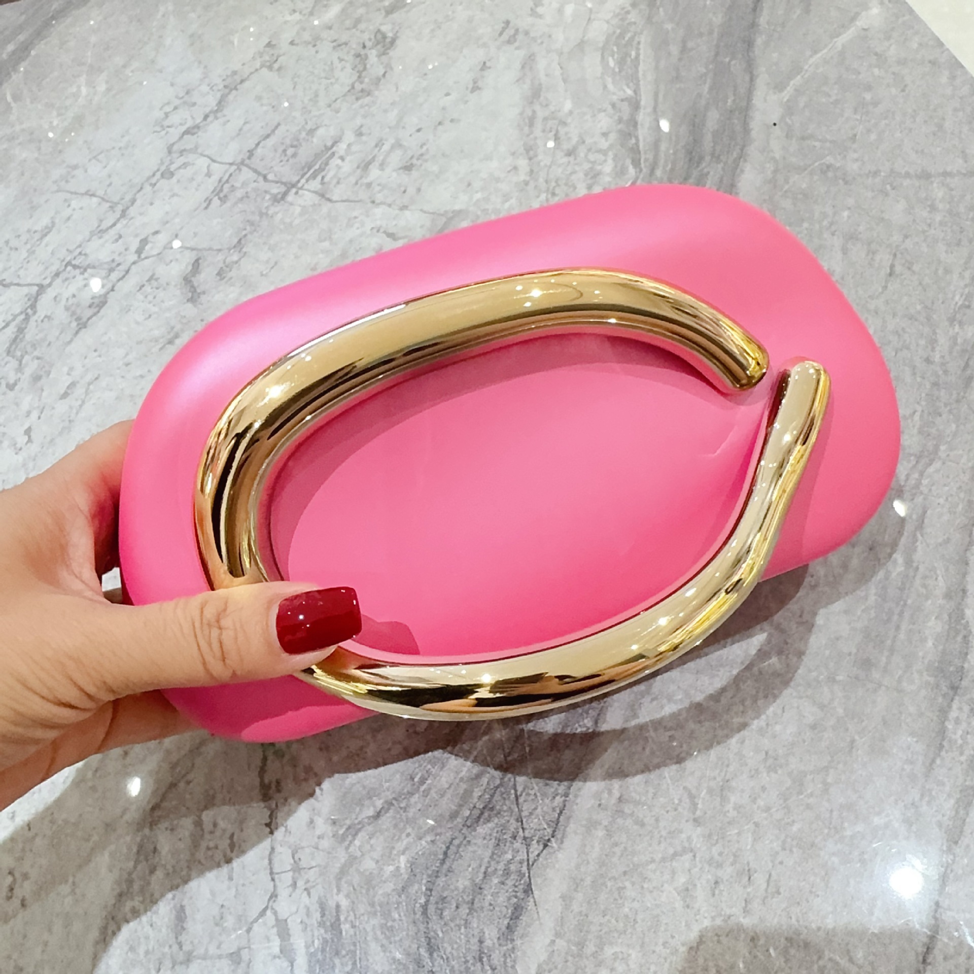 Europa y América tendencia transfronteriza bolsa de cena ligera de lujo bolsa acrílico cadena metal para llevar un solo hombro bolso de mano ropa de noche