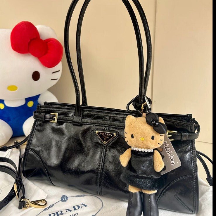 Black Classic Softlux Oil Waxed Leather Baguette Bag Diagonal Shoulder Handbag Armpit Large Capacity Lightweight Versatile