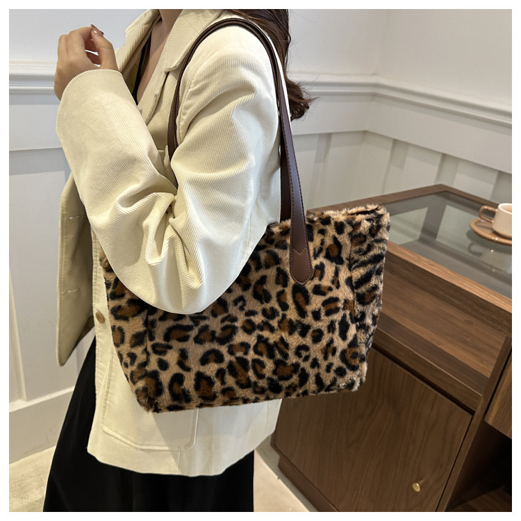 Cross-border quality plush bag, women's leopard print large-capacity tote bag, new lightweight Korean-style fashionable commuting single-shoulder bag undefined