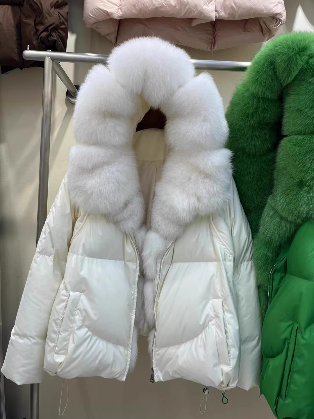 오프화이트 + 해바라기 퍼 칼라