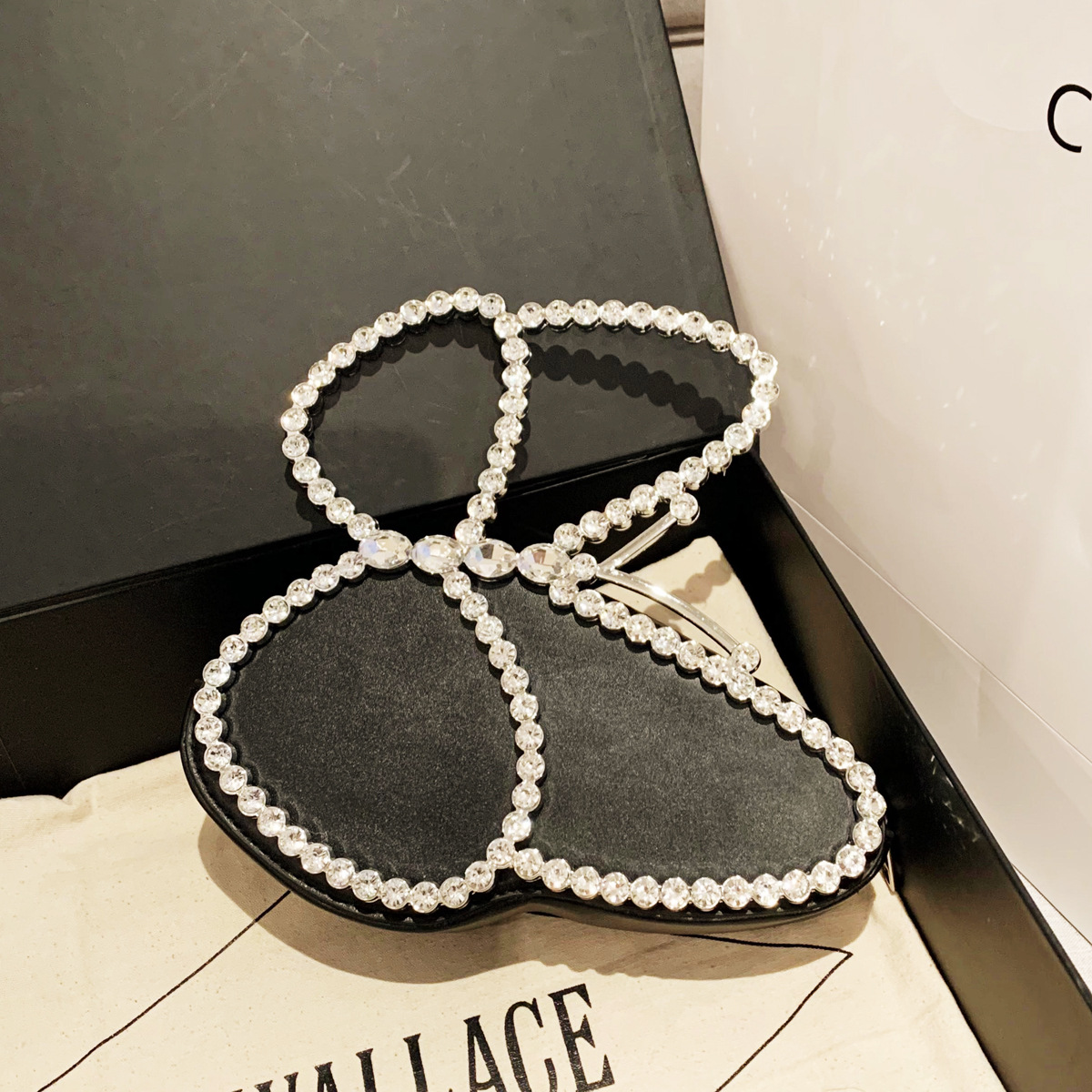 Funkelnde Schmetterling Bankett für Frauen 2024 Sommer Neue Kollektion besetzt Wasser Diamant prominente Party Handheld_voghion.com