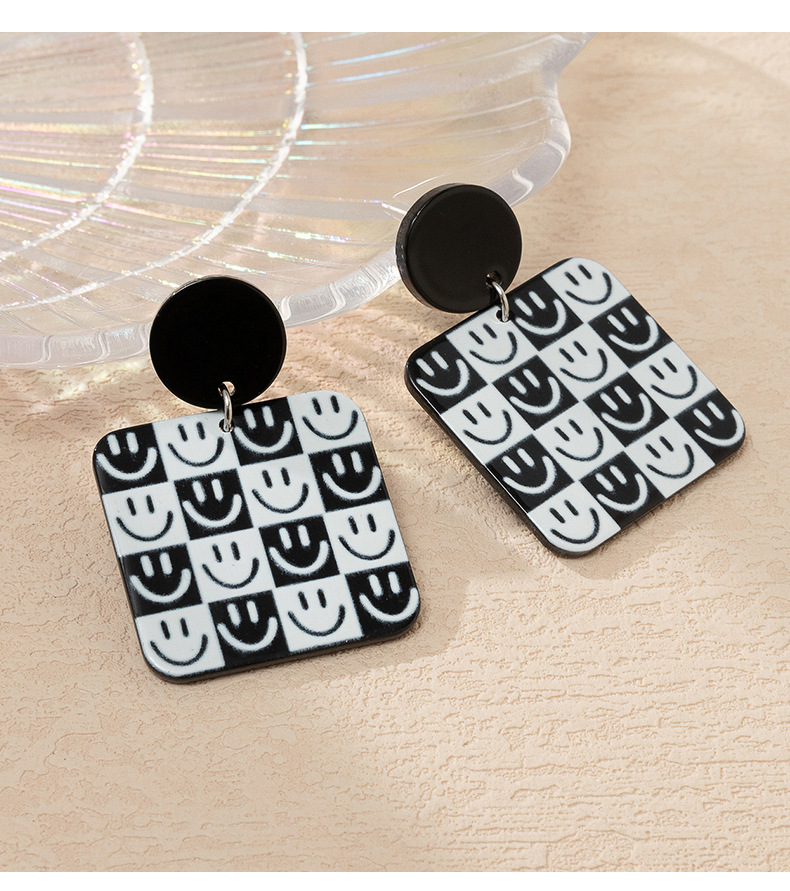 1 Pair Casual Simple Style Smiley Face Rectangle Stoving Varnish Arylic Drop Earrings display picture 3