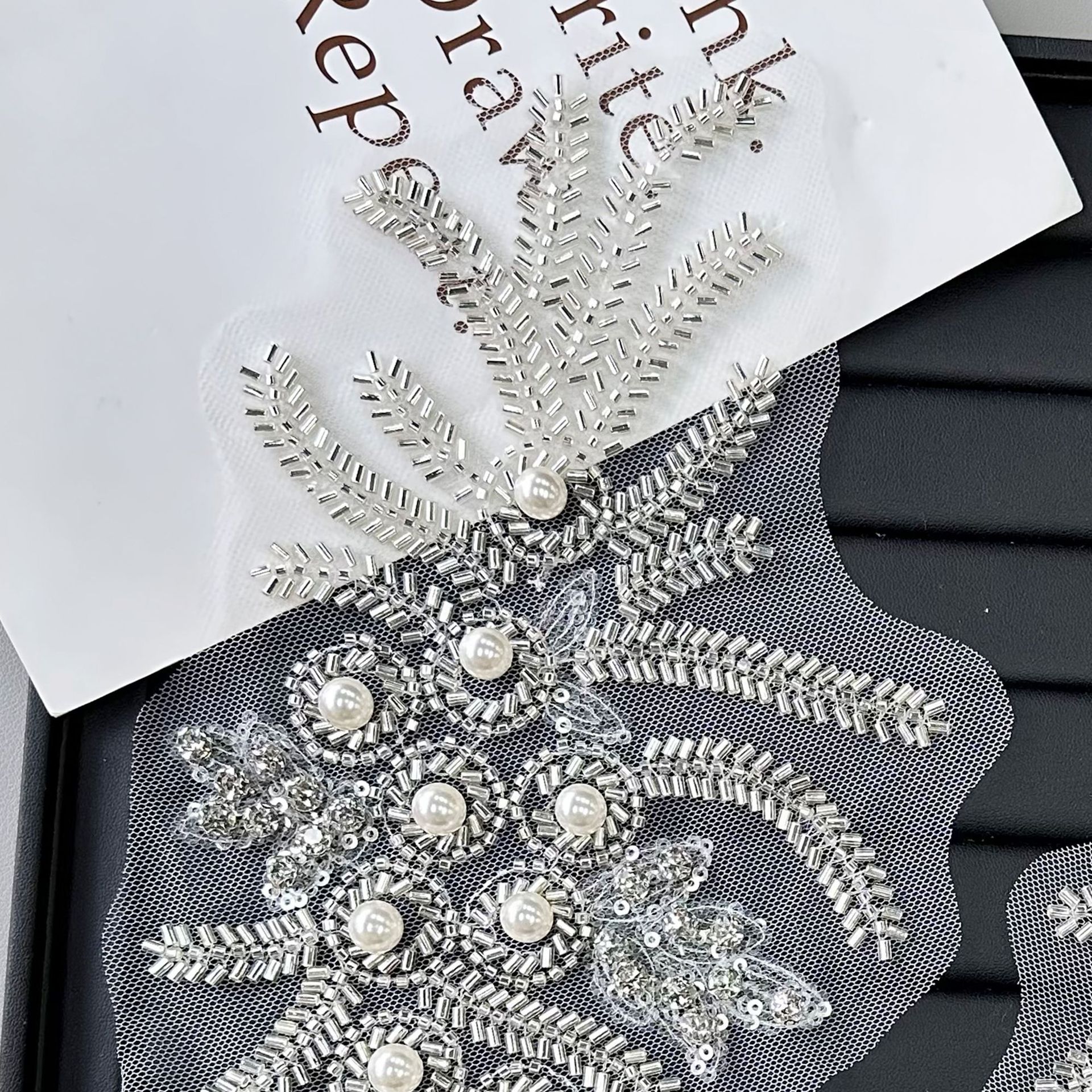 Parches bordados de encaje gris, perlas de diamante hechas a mano, accesorios de prendas de vestir, piezas de decoración de pecho DIY