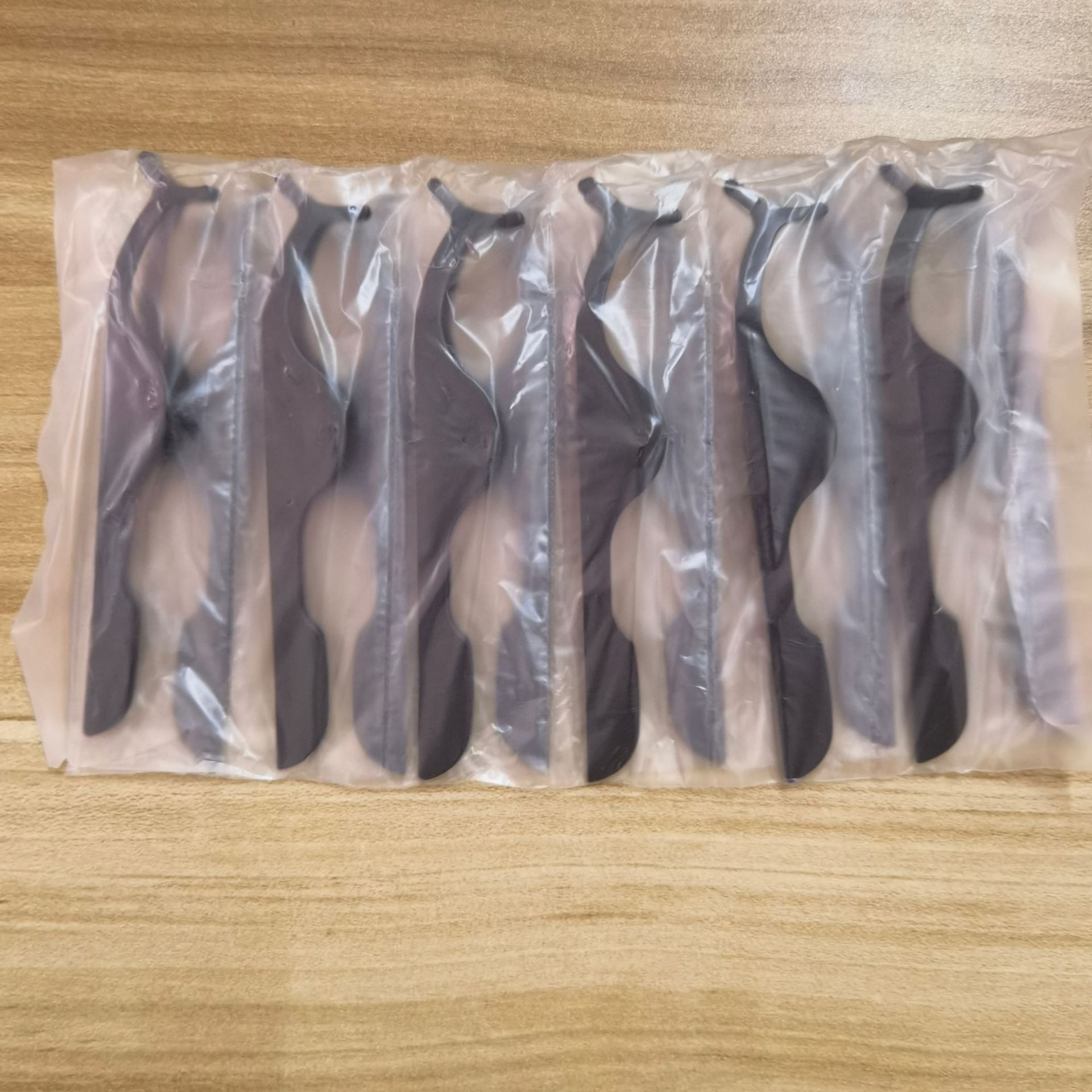 Magnetic Eyelash Tweezers - Image 3