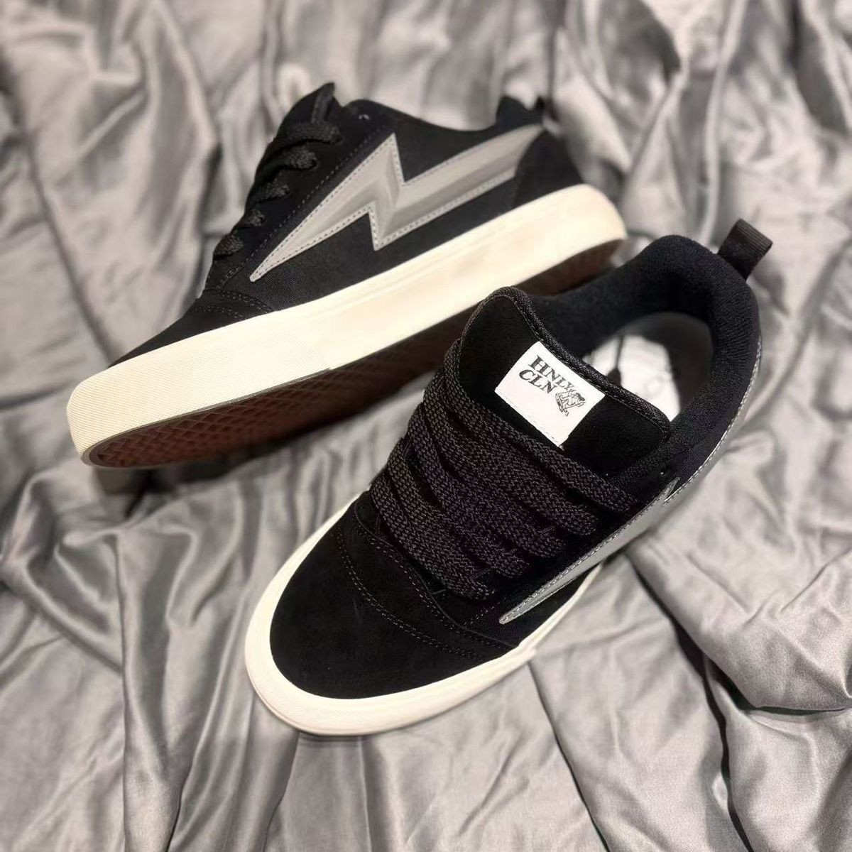 Nuevos zapatos casuales de pareja para hombres, zapatos de tendencia, zapatos de pan para hombres, zapatos de skate de moda para hombres de estilo americano.