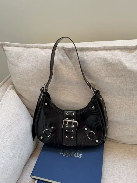 Sweet and Cool Spicy Girl Motorcycle Style Underarm Bag for Women 2026 New Versatile Commuter Rivet Crescent Bag Single Shoulder Crossbody Bag
