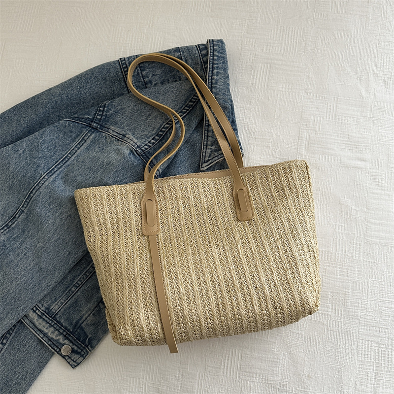 Bolsa de gran capacidad para mujeres 2024 nuevo bolso de paja de viaje de moda en línea bolso de hombro para trabajar